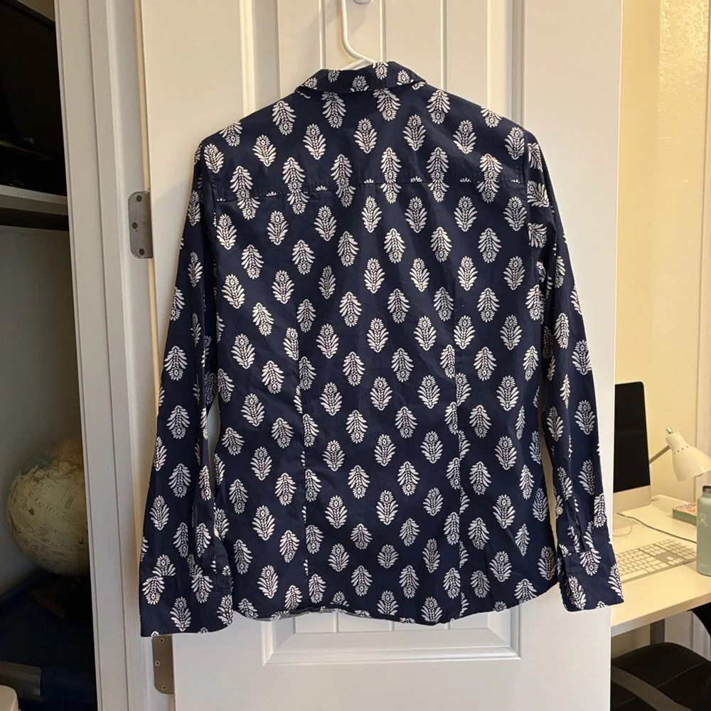 J Crew Factory Button Up Poplin Shirt in Signature Fit, size small - Picture 9 of 12